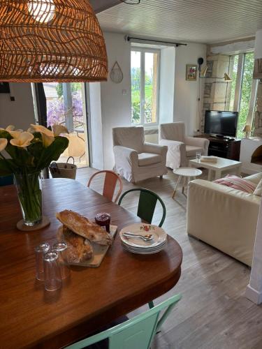 Maison avec Piscine - Vue exceptionnelle - Parisot gîte à louer Parisot