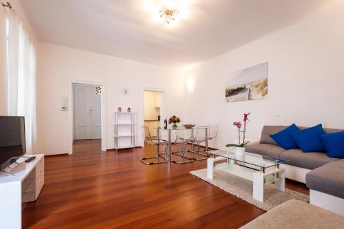 One-Bedroom Deluxe Apartment