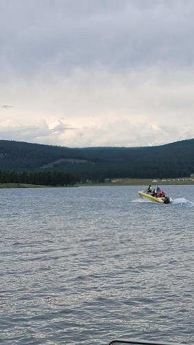 Tsaatan - Small house by the lake in Hatgal