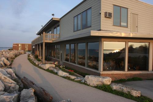 Lighthouse Inn - Two Rivers in Two Rivers, USA