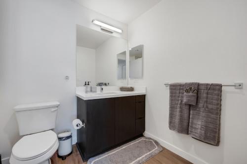 One Lux Stay - Hollywood - image 5