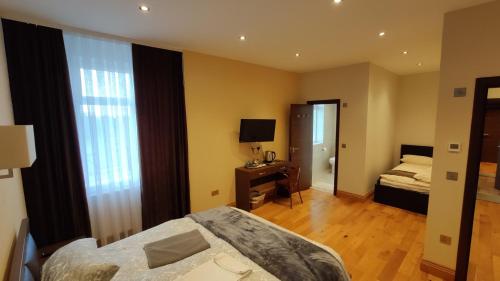 room detail thumbnail 0