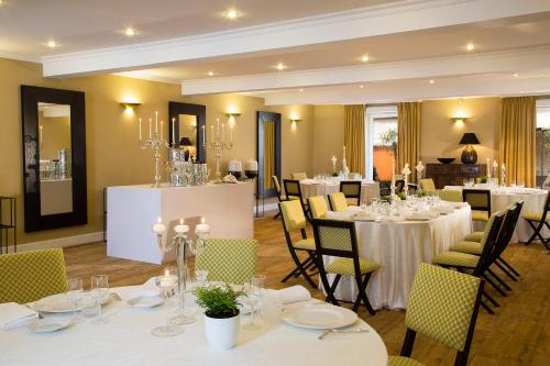 Restaurant, Hotel De France in Angerville