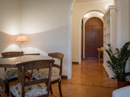 Two-Bedroom Apartment room in Charming Suite Ponte Vecchio