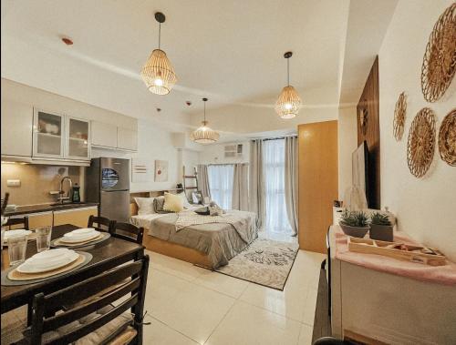 Studio Unit McKinleyHill near Venice Grand Canal, Manila