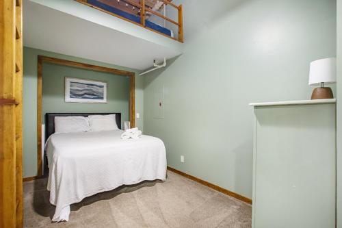 Downtown and Waterfront 2BDR Condo in Grand Haven 110 in Grand Haven, USA