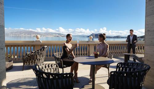Maxi Presidential Suite with Lake View