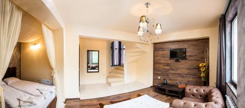 Deluxe Two-Bedroom Apartment with Steam Bath