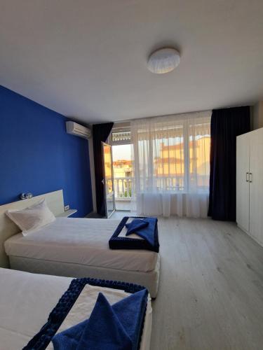 Double Room with Extra Bed image 6