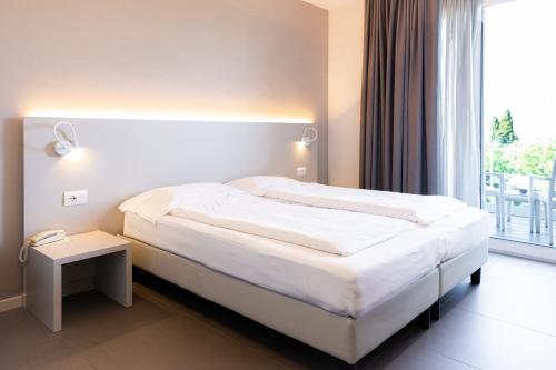 Junior Suite with Balcony image 4