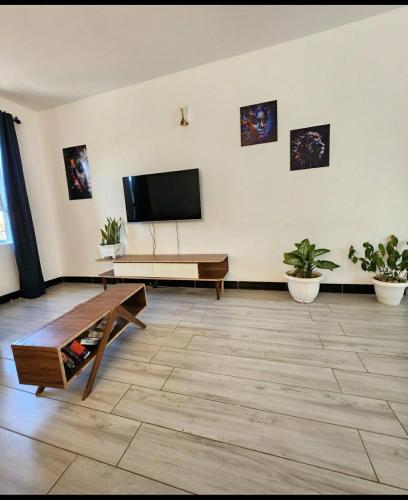 Lakefront Luxury Retreat Munyonyo