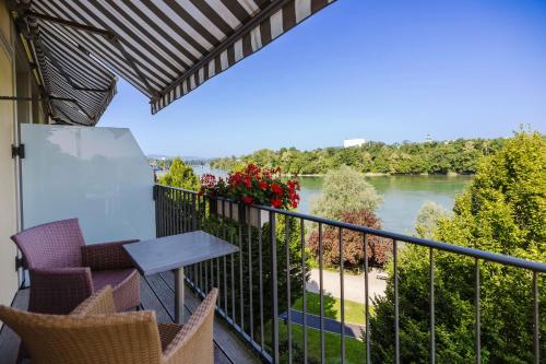 ระเบียง/ชานเรือน, Park-Hotel am Rhein - Gesundheitshotel und Residenzen in ไรน์เฟ็ลเด็น