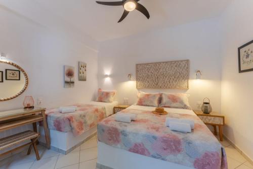 1 double bed, 1 twin bed