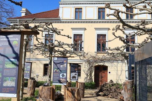 Naturschutz-Tierpark Görlitz Ferienwohnung Pandahöhle in Görlitz, Deutschland