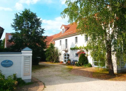 Hof Hanau 7.6km von Kirchweg entfernt