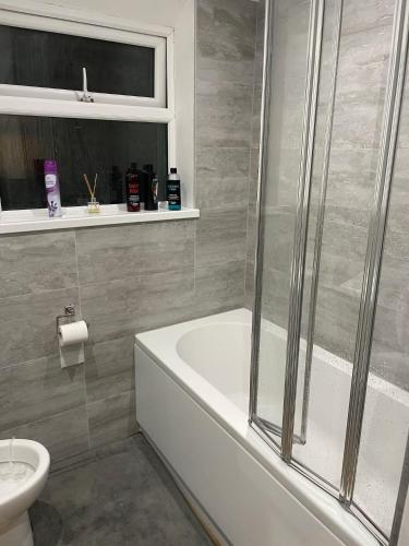 Room in Cardiff City near Hospital, Cardiff (zdjęcie 5)
