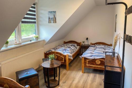 3 twin beds