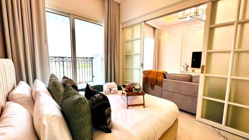 Luxury meets Wellness l Resort Style Living Oasis l Balcony Overlooking Miracle Garden, Dubaj (zdjęcie 10)