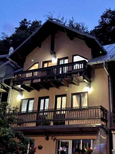 Pensiunea la Busteni – khách sạn tại Busteni