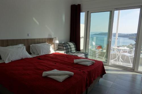 Double or Twin Room with Sea View and Balcony image 1