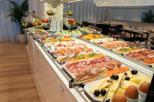 Hotel Luxe - image 12