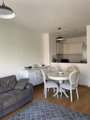 One-Bedroom Apartment image 10