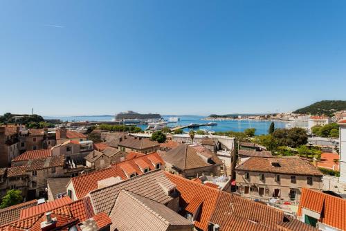 Hotel Luxe - image 14