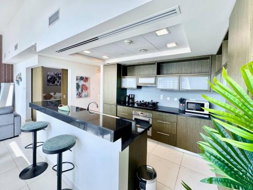Luxury Apt Near Burj & Metro, Dubai (photo 2)