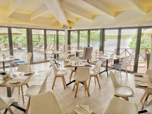 餐厅, San Lameer 2601 by Top Destinations Rentals in 南布隆姆