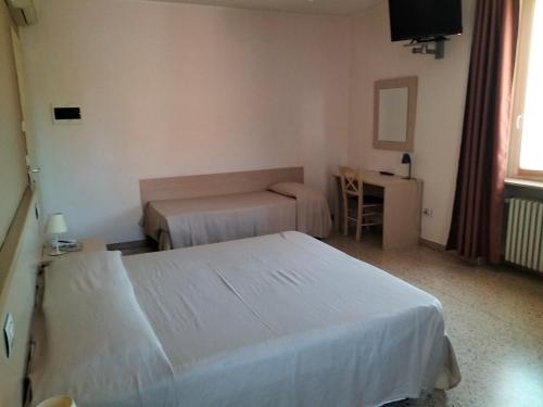 Quadruple Room with Private Bathroom image 5