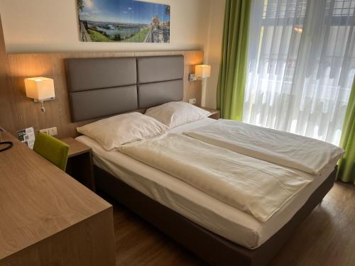 1 queen bed