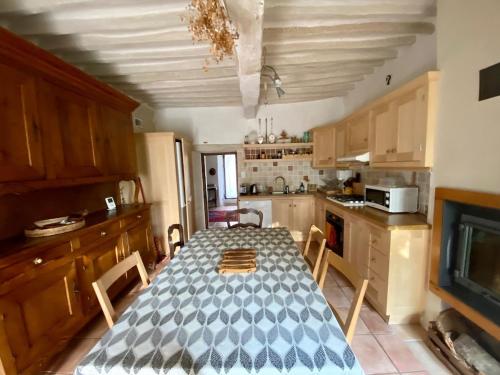 Maison de village, piscine, Colorado in Rustrel