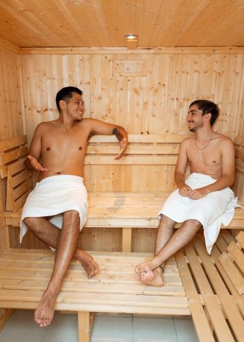 sauna, YASI Hostel in Lyon