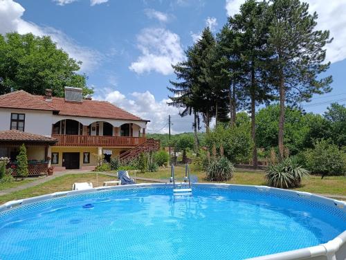 Peldbaseins, Vila Jagoda in Zitoradja
