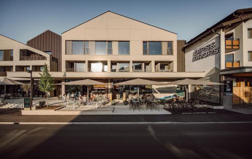 Dips&Drops - Hotel · Sports · Spa · Restaurants - 숙소 외관