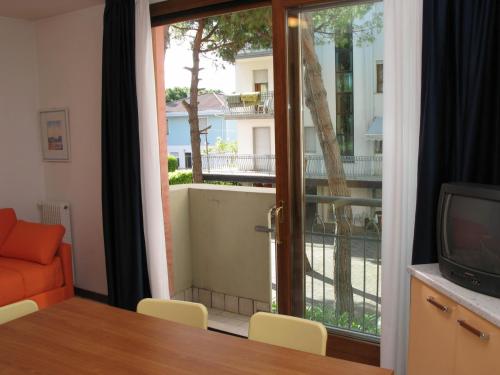 One-Bedroom Apartment with Balcony image 2