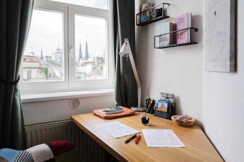 Prague Days - Maisonette retreat with Terrace, AC and TV Tower View, Praha (fotografie 10)