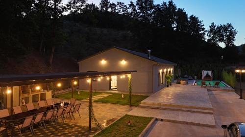 Aries Villa Albania in โวเร