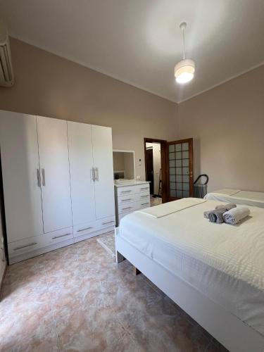 One-Bedroom Apartment room in Dyrrah G In the heart of Durres