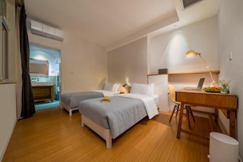 2 twin beds