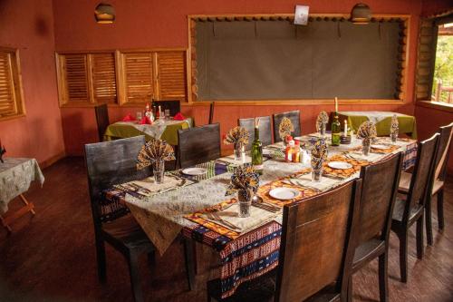 Restaurant, Castel Mara Camp in Narok