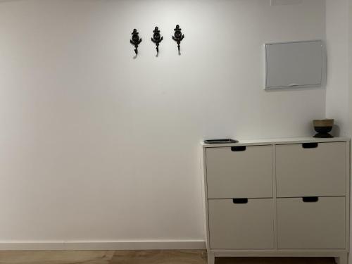 One-Bedroom Apartment image 6