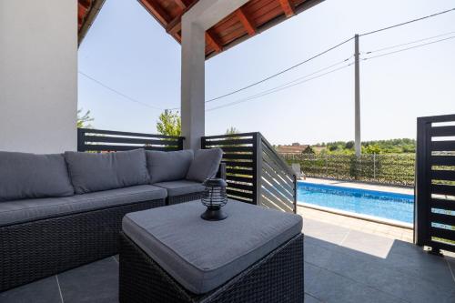 陽台/露台, Three-Bedroom Holiday Home Vida with Private Pool in 科汀