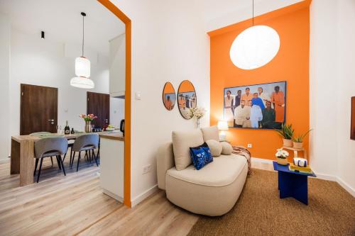 Artful 3BR Home by Danube River & Market Hall, Budapest