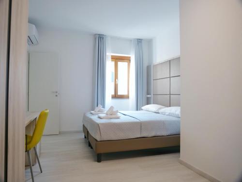 Double Room image 3