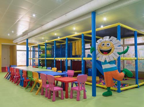 Gyermekklub, H10 Cambrils Playa in Vilafortuny