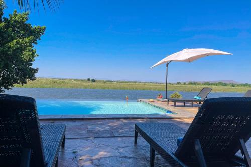 สระว่ายน้ำ, Green Park Safari and Fishing Lodge in เซียวองกา