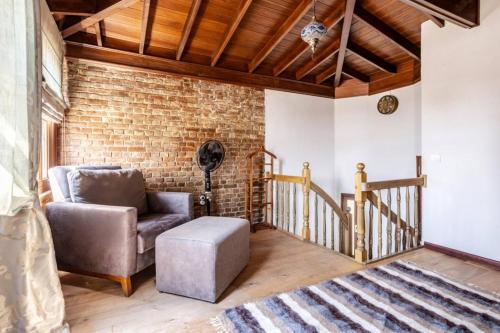 Chic 2BR Retreat House - Heart of Cihangir! #394 - image 9