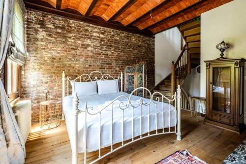 Chic 2BR Retreat House - Heart of Cihangir! #394 - image 14