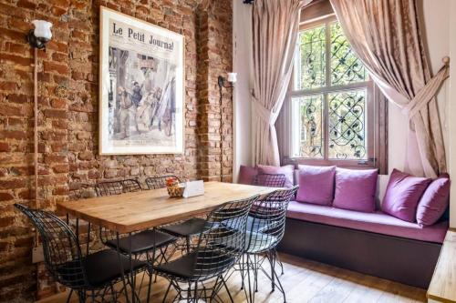 Chic 2BR Retreat House - Heart of Cihangir! #394 - image 8